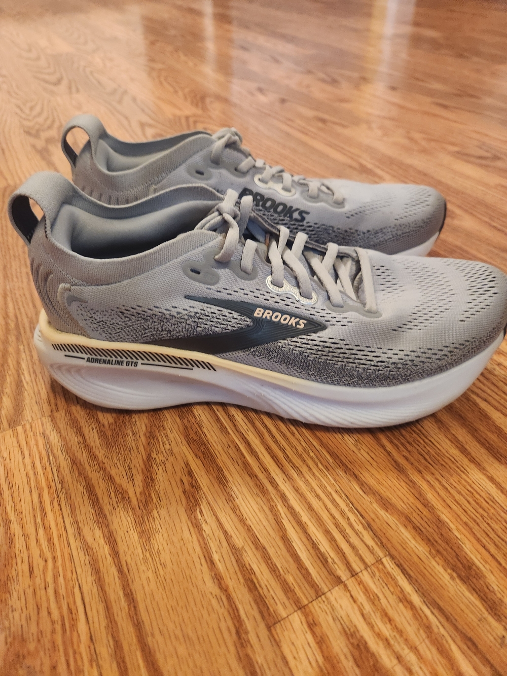 Brooks WIDE Adrenaline GTS 25 Running/Walking Shoes